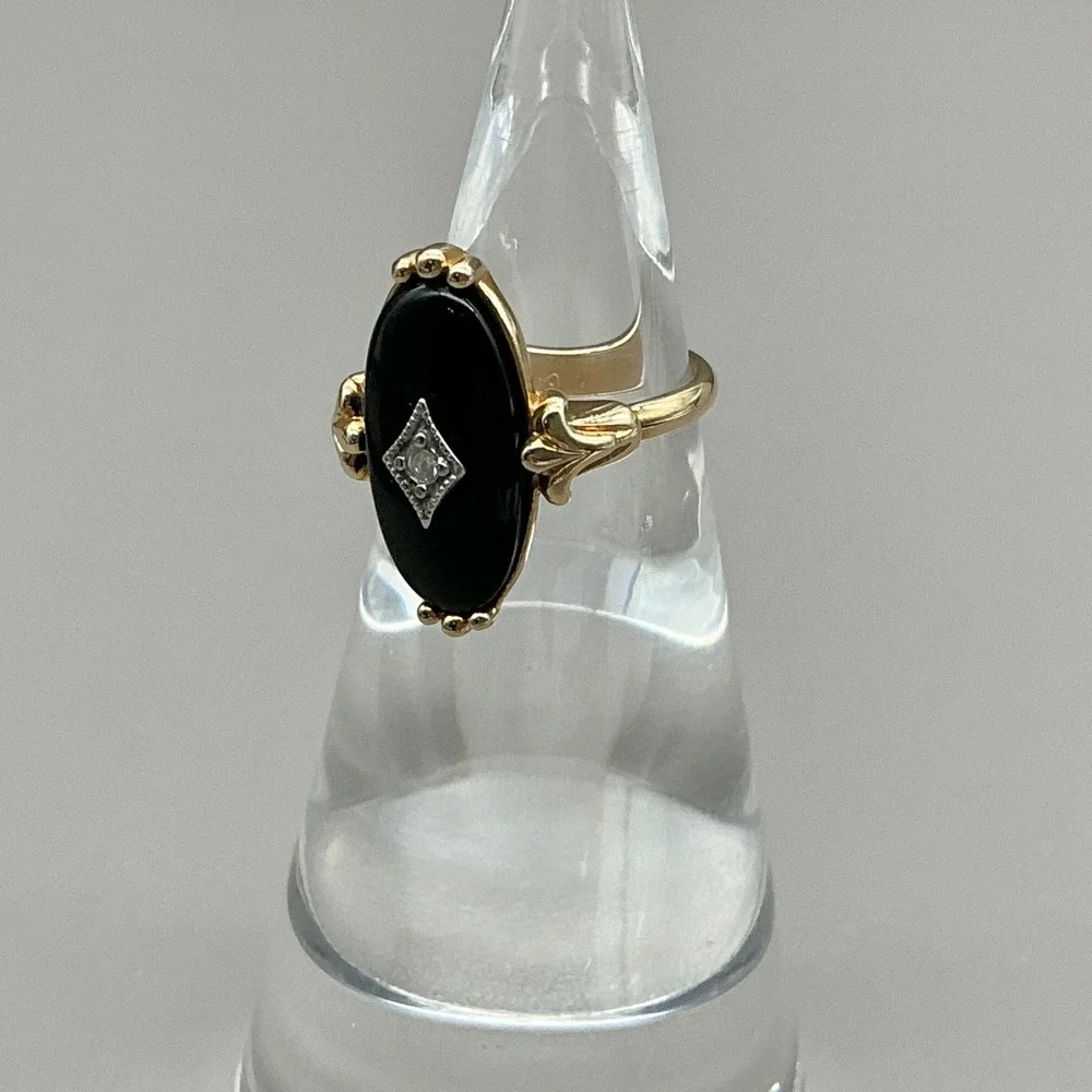 Avon Ring 1983 Victorian Collection Black Stone Rhinestone Gold Tone Size 7